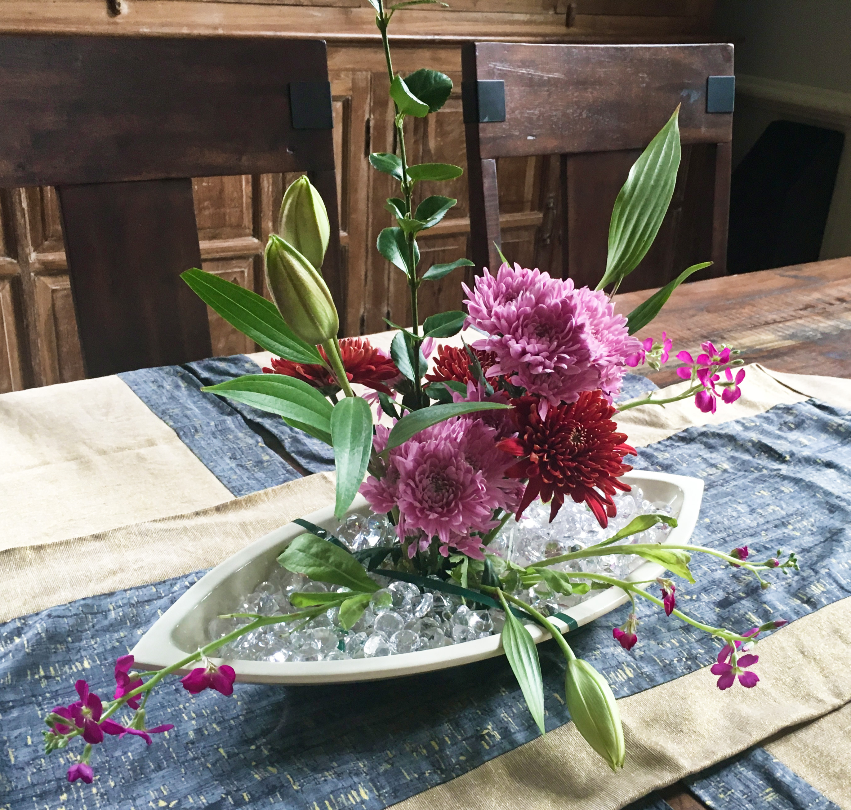 flowers dining room table